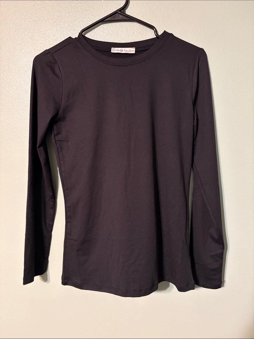 Zenana Outfitters Black Long Sleeve Tee